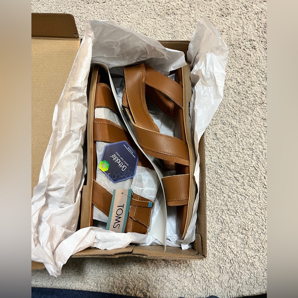 TOMS Womens Sidney Leather sandals- size 9